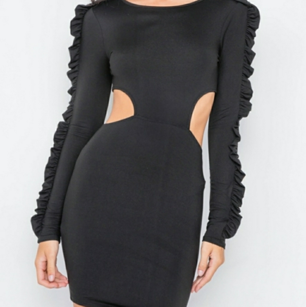 BRAND NEW RUFFLE SLEEVE 👗